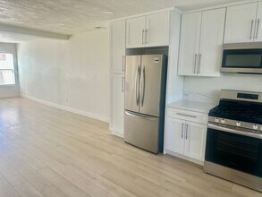 2731 Erringer Rd in Simi Valley, CA - Building Photo - Building Photo
