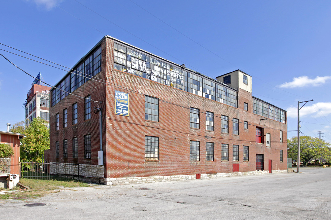 Steelcote Crossing in St. Louis, MO - Building Photo