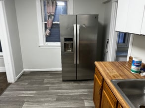 19 E James St, Unit Apt 2 in River Rouge, MI - Foto de edificio - Building Photo