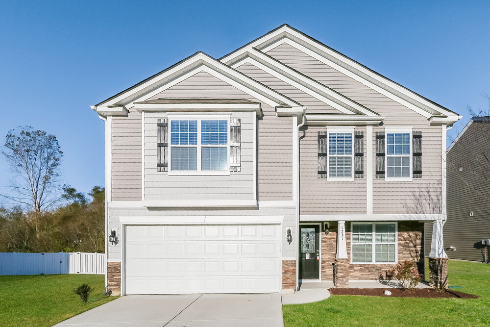 1231 Farm Branch Dr SW in Concord, NC - Foto de edificio