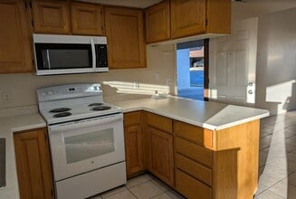 1075 N 1400 W in Saint George, UT - Foto de edificio - Building Photo