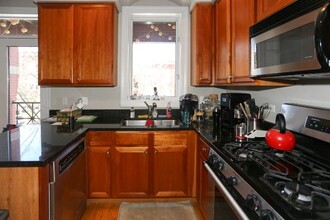 3711 N Southport Ave, Unit 1 in Chicago, IL - Foto de edificio - Building Photo