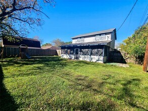 108 Oriole Ln in Angleton, TX - Building Photo - Building Photo