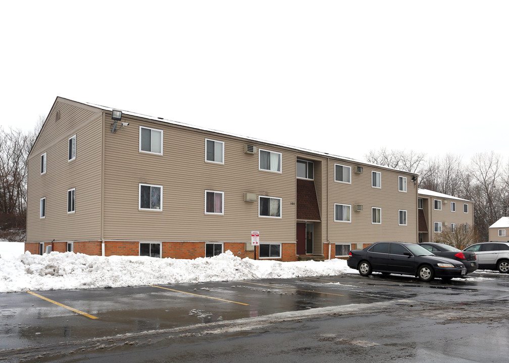 Lincoln Square Apartments in Youngstown, OH - Building Photo