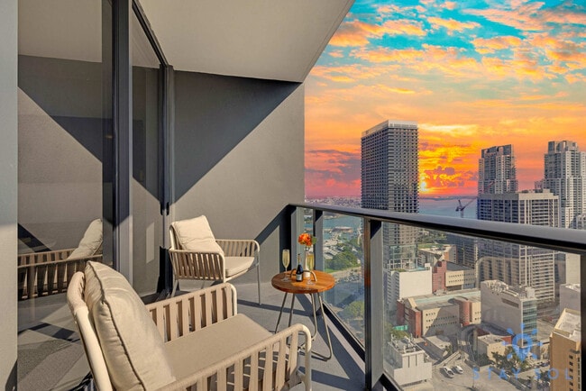 601 NE 1st Ave in Miami, FL - Building Photo - Building Photo