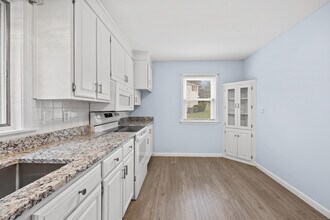 1325 Avon Blvd in Cheshire, CT - Building Photo - Building Photo