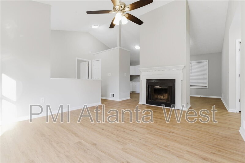 5876 Old Wellborn Trce in Lithonia, GA - Building Photo