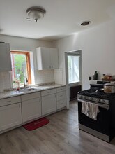 8 Berges Ave in Stamford, CT - Building Photo - Building Photo