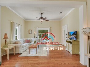 1128 Hopkins St in San Marcos, TX - Building Photo - Building Photo