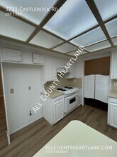 3211 Castle Rock Rd in Oklahoma City, OK - Foto de edificio - Building Photo