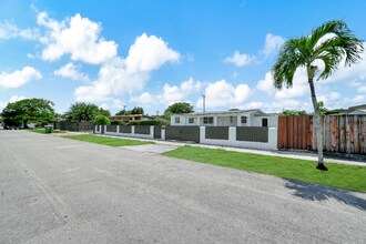 4040 SW 108th Ave in Miami, FL - Building Photo - Building Photo