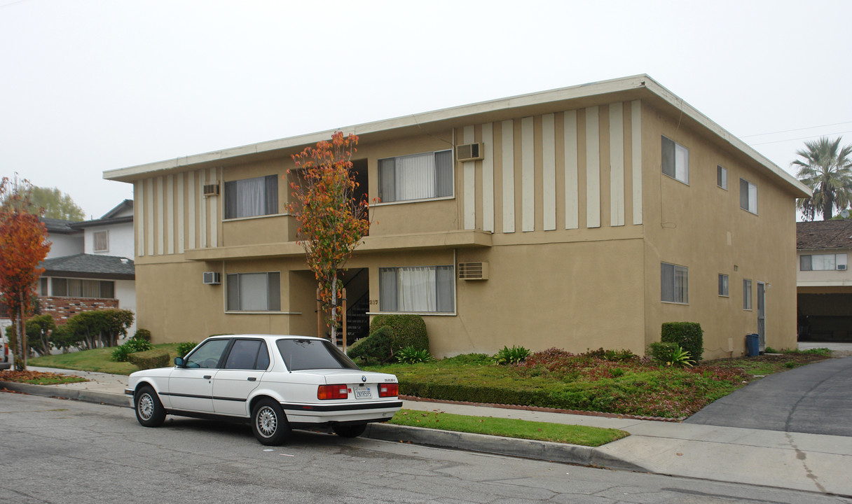 237 E Navilla Pl in Covina, CA - Building Photo