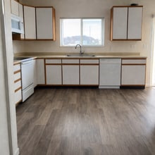 2454 NW 8th St, Unit 1 in Redmond, OR - Foto de edificio - Building Photo