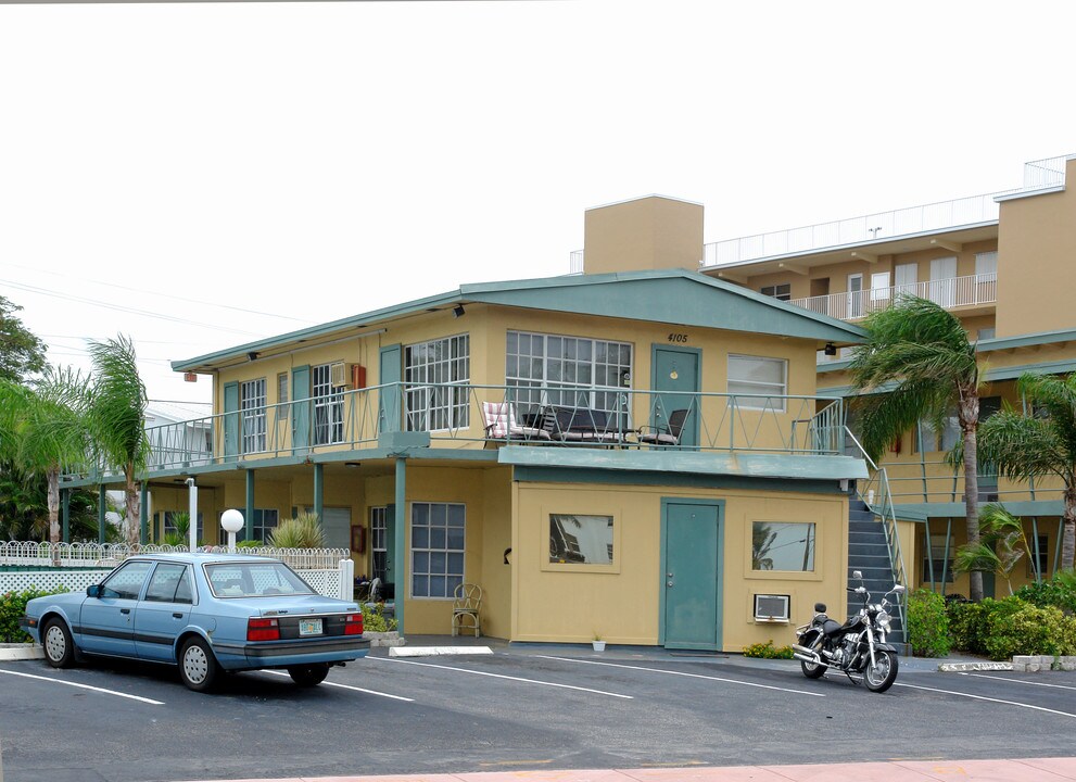 4105 N Ocean Dr in Lauderdale-by-the-Sea, FL - Building Photo