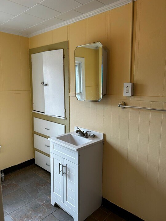 325 Main St in Mayfield, PA - Building Photo