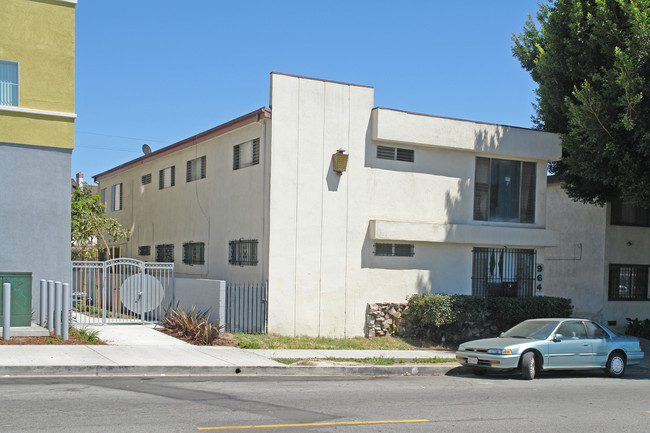 964 S Harvard Blvd in Los Angeles, CA - Foto de edificio - Building Photo