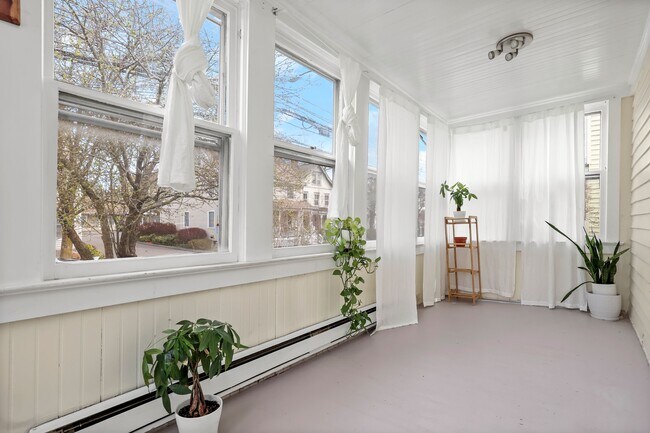 32 Sherwood Pl in Greenwich, CT - Building Photo - Building Photo