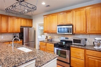 6705 Covered Bridge Dr in Austin, TX - Building Photo - Building Photo