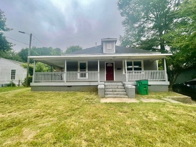 property at 627 S Hoskins Rd