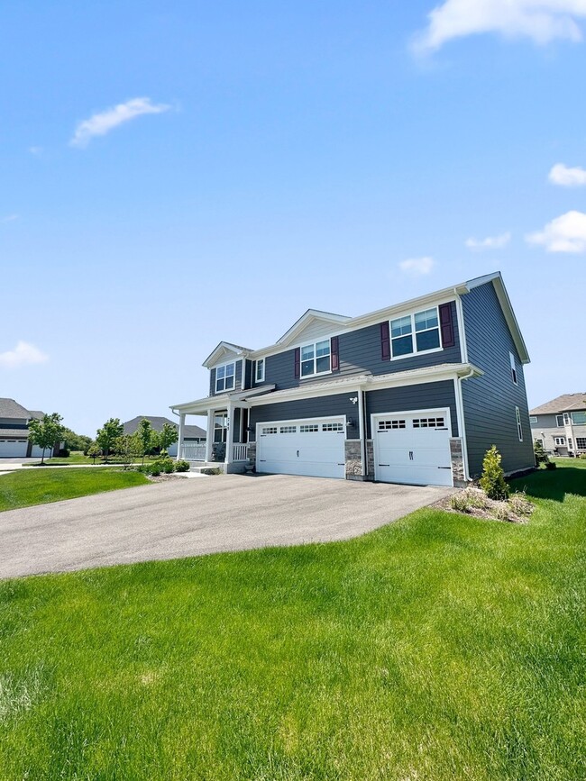 765 Kentshire Cir in Elgin, IL - Building Photo - Building Photo