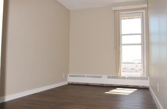 Lanky Court Apartments in Yellowknife, NT - Building Photo - Building Photo