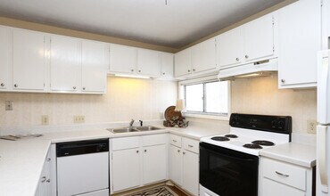 Lake Clair Apartments in Fayetteville, NC - Building Photo - Building Photo