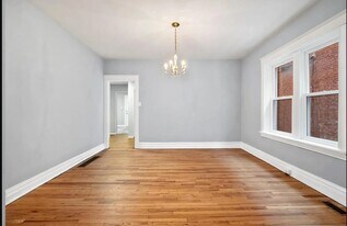 1010 Commodore, Unit 2nd floor in Richmond Heights, MO - Building Photo