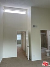 7327 Willoughby Ave in Los Angeles, CA - Building Photo - Building Photo