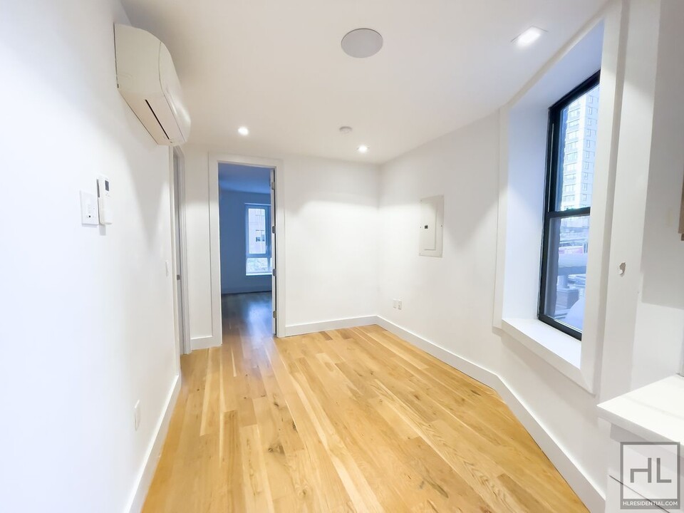 223 E 96th St in New York, NY - Building Photo