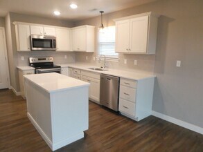 305 Green Meadows Cir in Columbia, MO - Building Photo - Building Photo