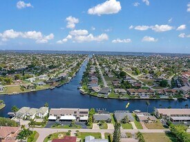 3619 SE 10th Ave in Cape Coral, FL - Building Photo