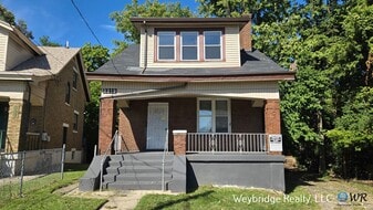 3319 Milton Ct in Cincinnati, OH - Building Photo