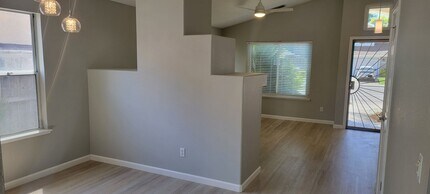 9059 Redwater Dr in Antelope, CA - Foto de edificio - Building Photo