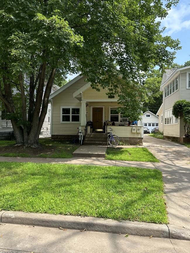 1515 Wilson St in Eau Claire, WI - Foto de edificio - Building Photo