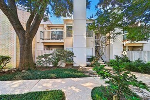 7900 N Stadium Dr in Houston, TX - Building Photo