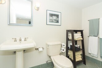 53 Winslow Rd, Unit 2 in Brookline, MA - Building Photo - Building Photo