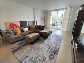 3660 NE 166th St in North Miami Beach, FL - Building Photo