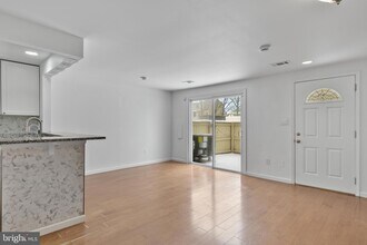 8619 Welbeck Way in Gaithersburg, MD - Building Photo - Building Photo