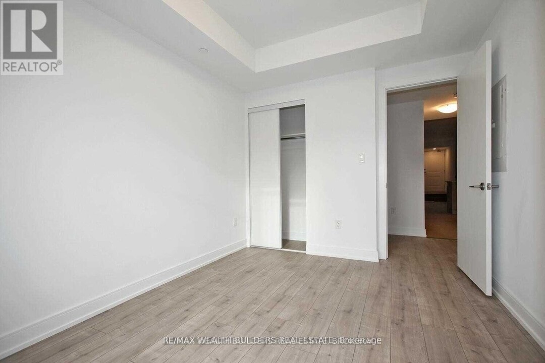 28 Marina Ave in Toronto, ON - Building Photo