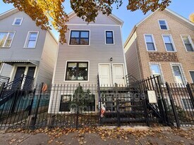 2511 W Cortland St in Chicago, IL - Building Photo