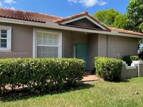 2491 Aragon Blvd in Sunrise, FL - Building Photo - Building Photo