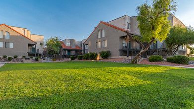 Camino Seco Village in Tucson, AZ - Foto de edificio - Building Photo
