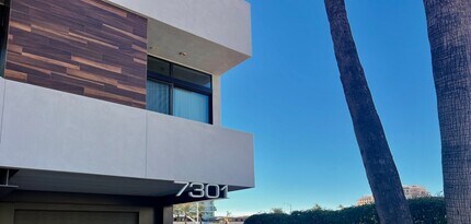 7301 E Minnezona Ave in Scottsdale, AZ - Foto de edificio - Building Photo