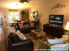 16918 Summer Creek Dr in San Antonio, TX - Building Photo - Building Photo