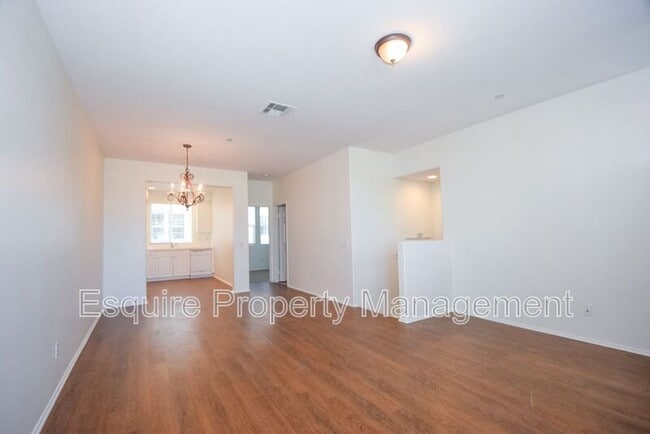 74 Elm Dr in Camarillo, CA - Building Photo - Building Photo