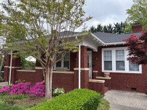 134 N Cherry St in Kernersville, NC - Building Photo - Building Photo