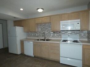 8031 N Lawn Ave in Kansas City, MO - Building Photo - Building Photo