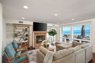 3036 Breakers Dr in Newport Beach, CA - Building Photo