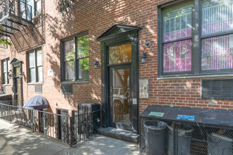 409 E 88th St in New York, NY - Building Photo - Building Photo