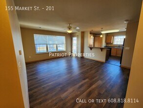 155 Market St-Unit -201 in Sun Prairie, WI - Foto de edificio - Building Photo